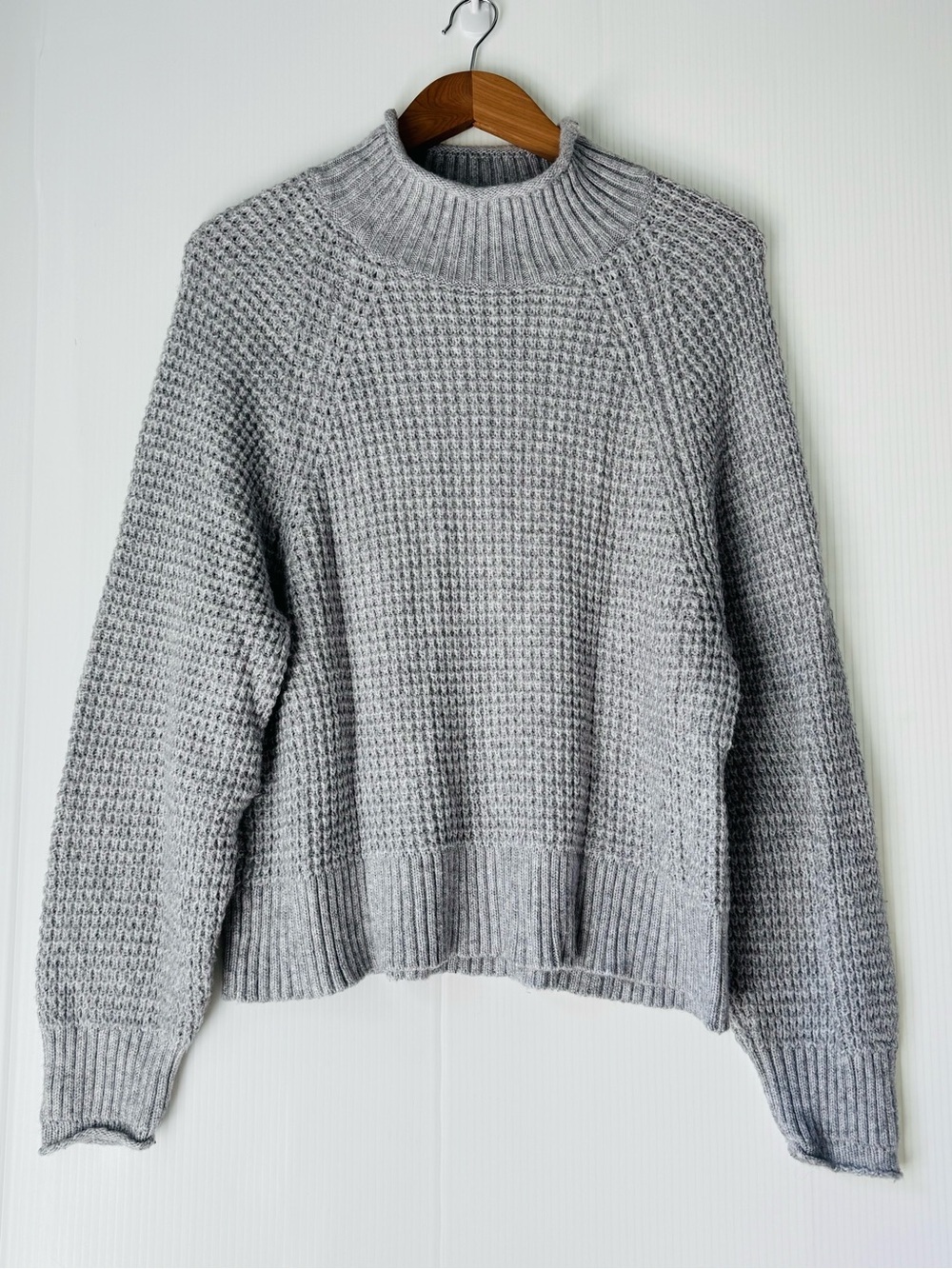American Eagle Outfitters Light Gray Mock Neck Waffle Knit Sweater